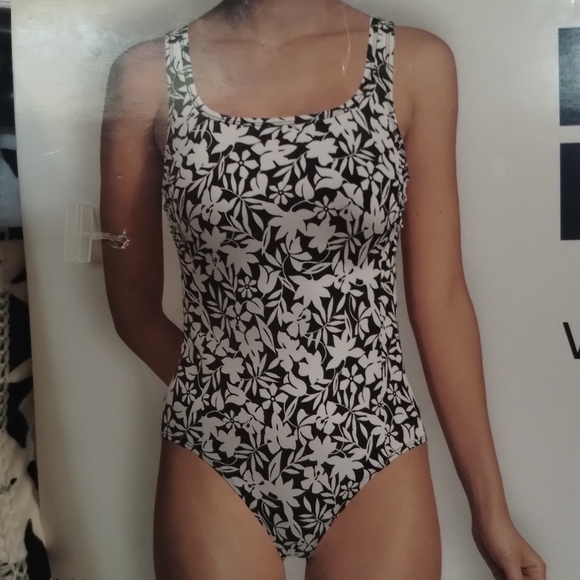 NWT Lands' End Black and White Floral One Piece Swimsuit - Picture 1 of 8